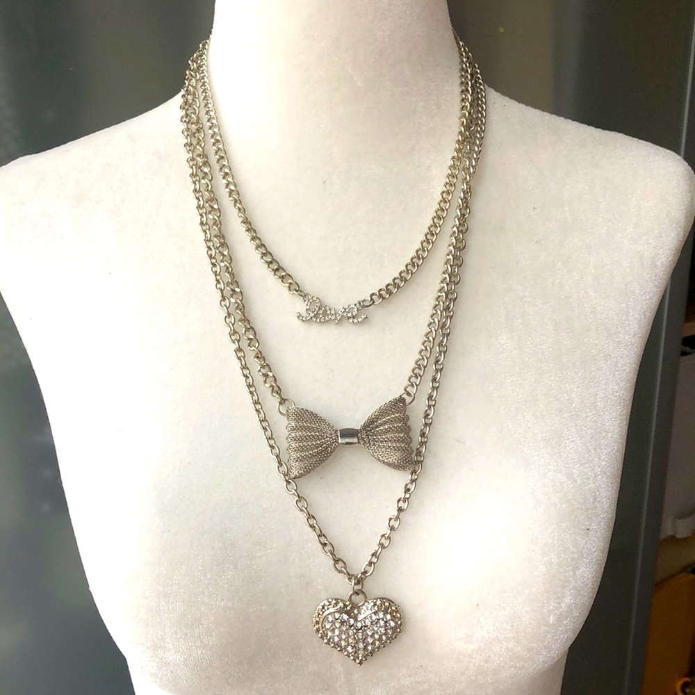 2/15$ Three links chain rhinestone necklace $10